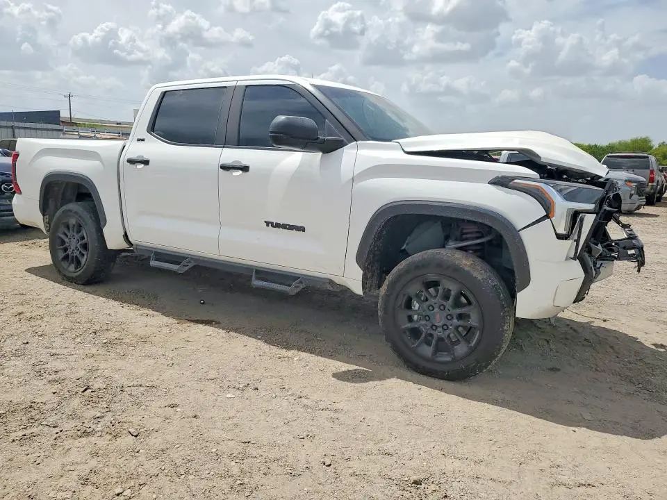 2024 TOYOTA TUNDRA SR5  