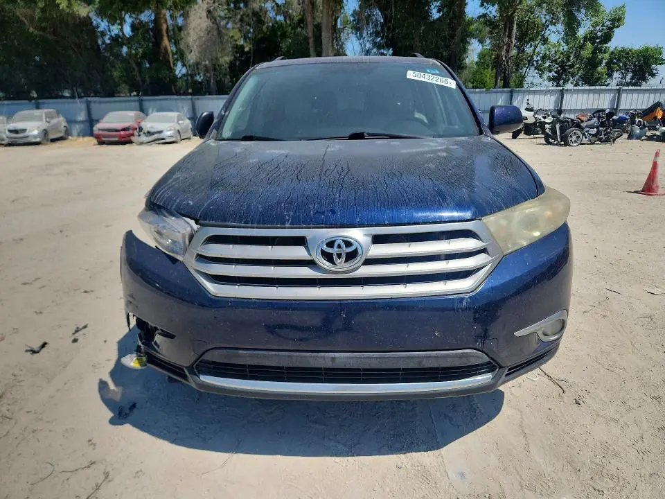 2012 TOYOTA HIGHLANDER SE  