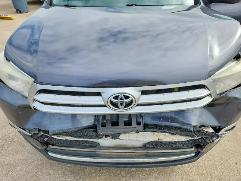 2013 TOYOTA HIGHLANDER SE  