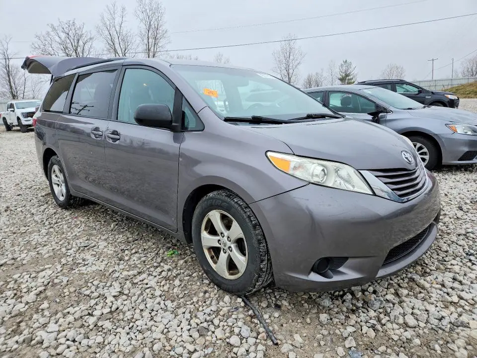 2015 TOYOTA SIENNA LE 8-PASSENGER  