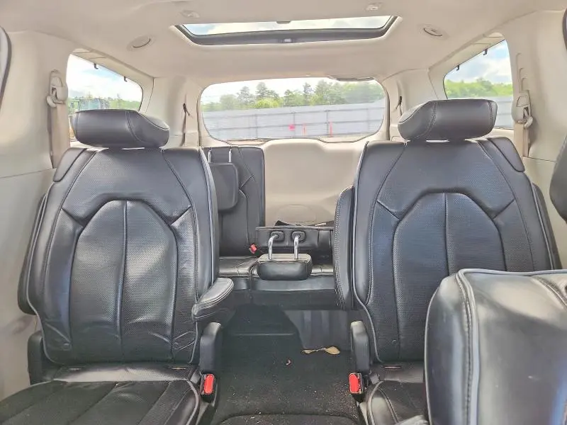 2017 CHRYSLER PACIFICA LIMITED  
