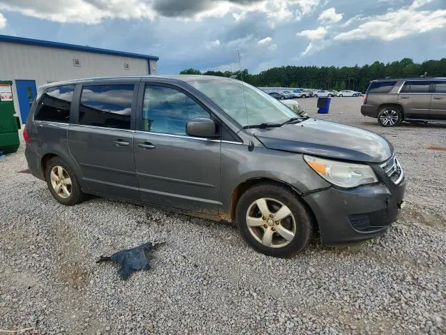 2010 VOLKSWAGEN ROUTAN SE  