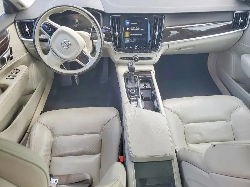2018 VOLVO S90 T5 MOMENTUM  