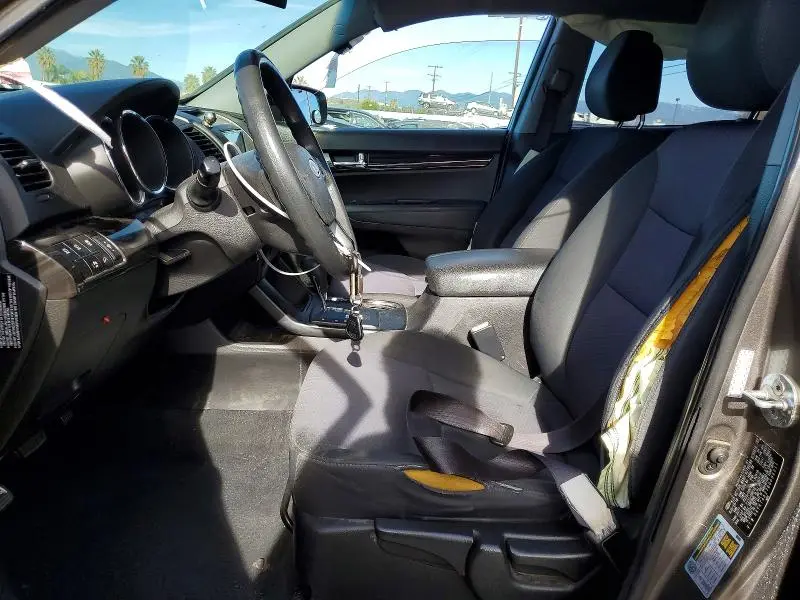 2011 KIA SORENTO BASE  