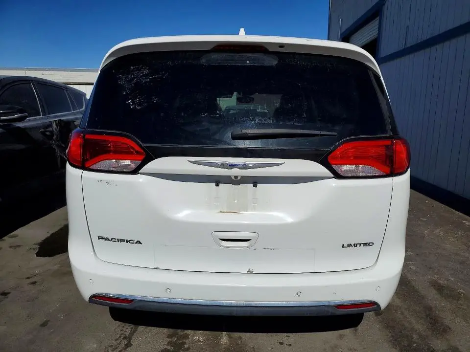 2018 CHRYSLER PACIFICA LIMITED  