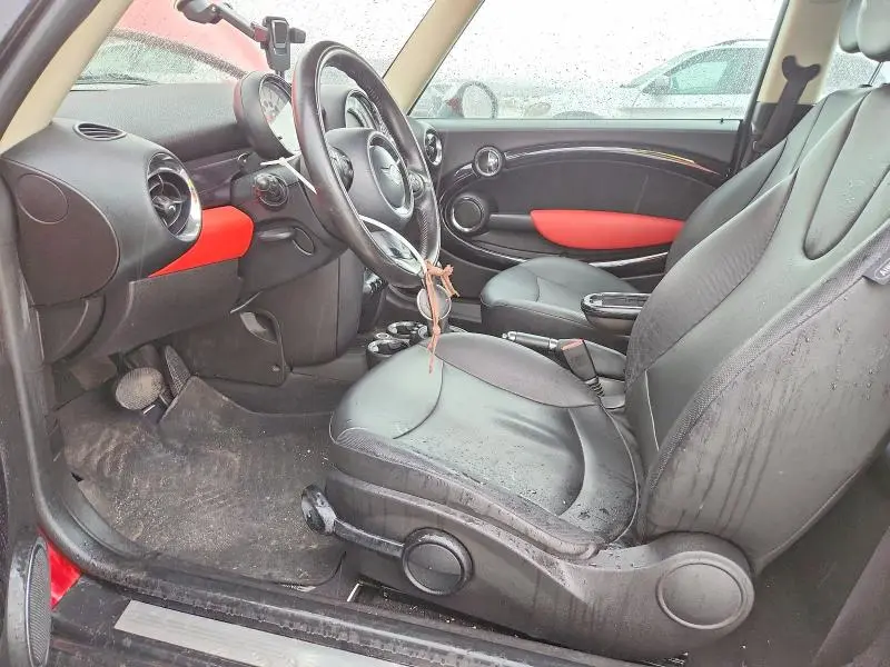 2011 MINI COOPER   