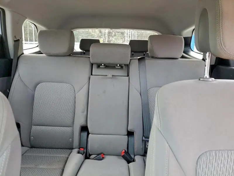 2018 HYUNDAI SANTA FE SE  