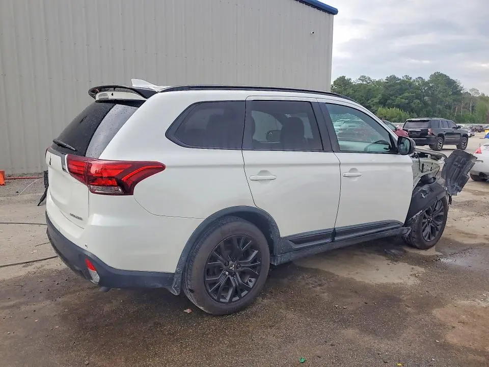 2018 MITSUBISHI OUTLANDER SE  