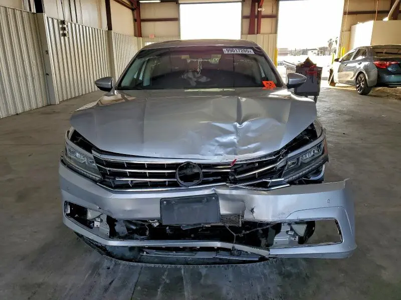 2017 VOLKSWAGEN PASSAT   