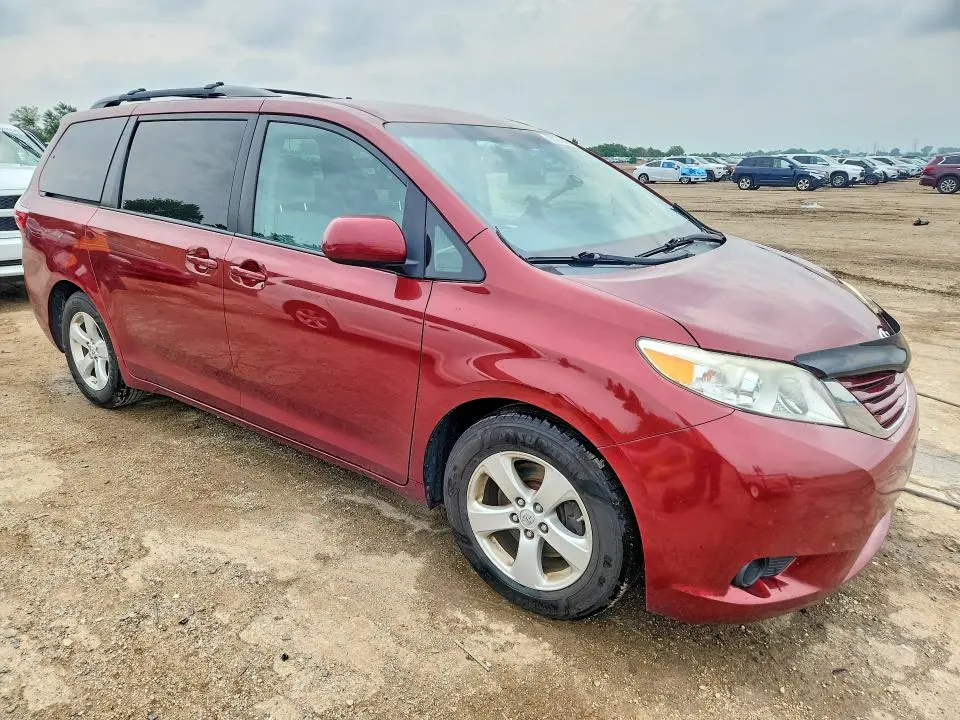 2016 TOYOTA SIENNA LE  