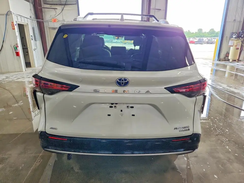 2024 TOYOTA SIENNA PLATINUM 7-PASSENGER  