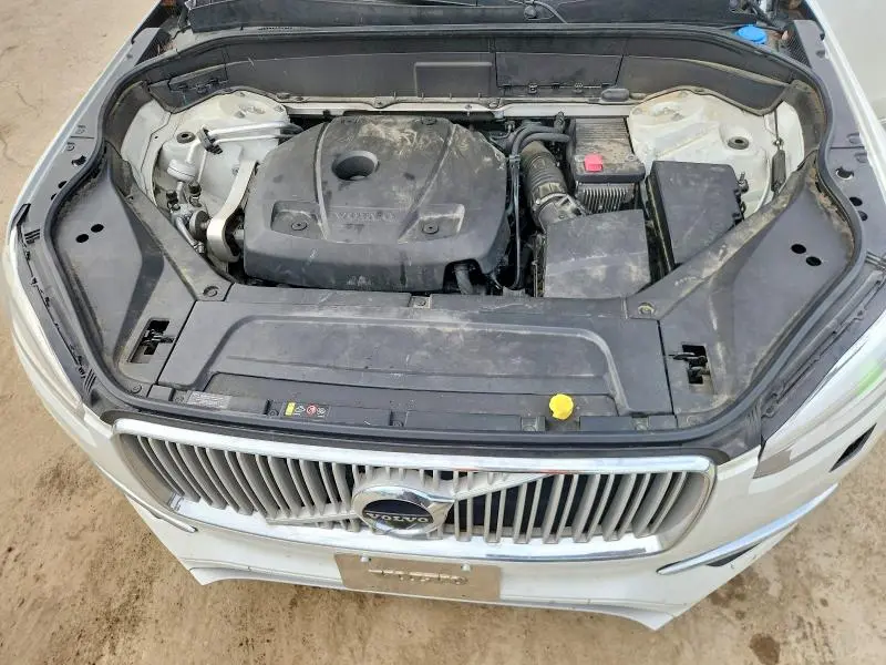 2017 VOLVO XC90 T6  