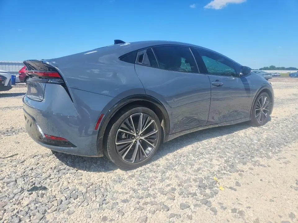 2024 TOYOTA PRIUS XLE  