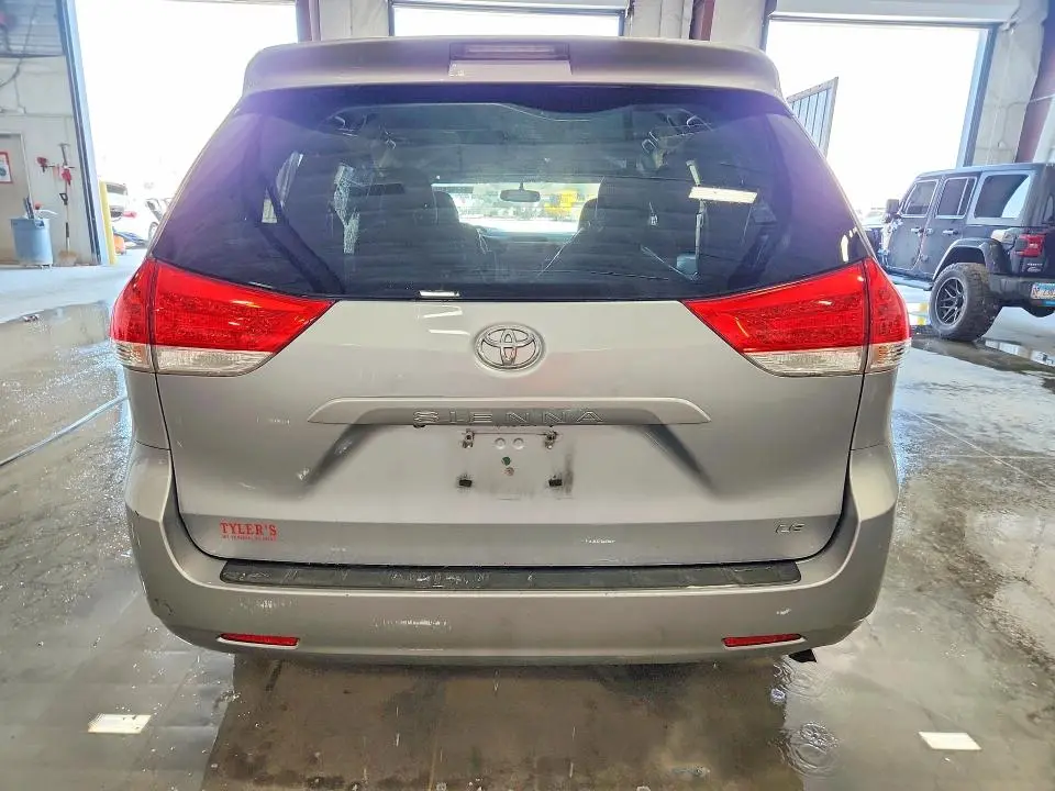 2014 TOYOTA SIENNA LE 8-PASSENGER  