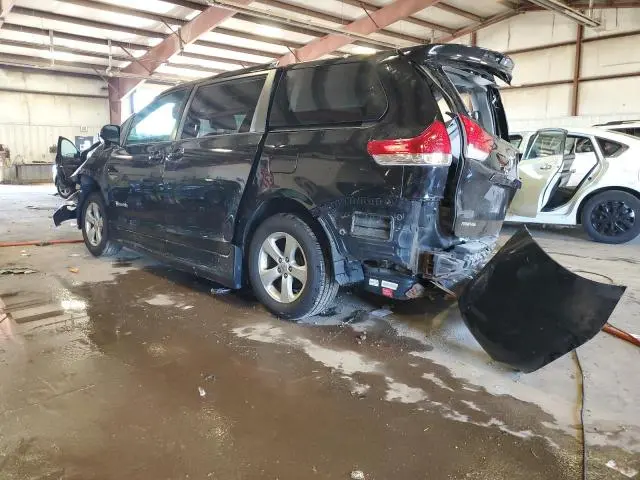 2011 TOYOTA SIENNA LE  