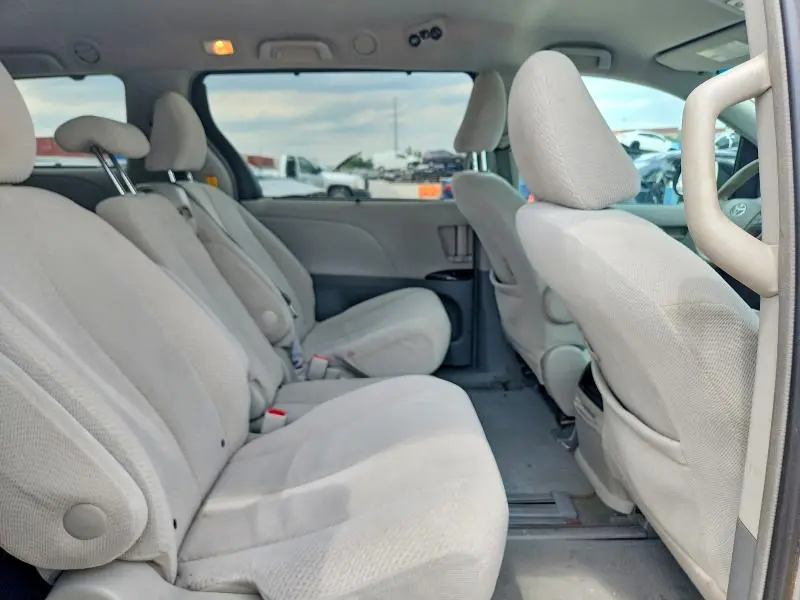 2012 TOYOTA SIENNA LE  