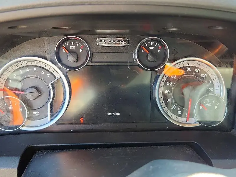 2016 RAM 1500 SLT  