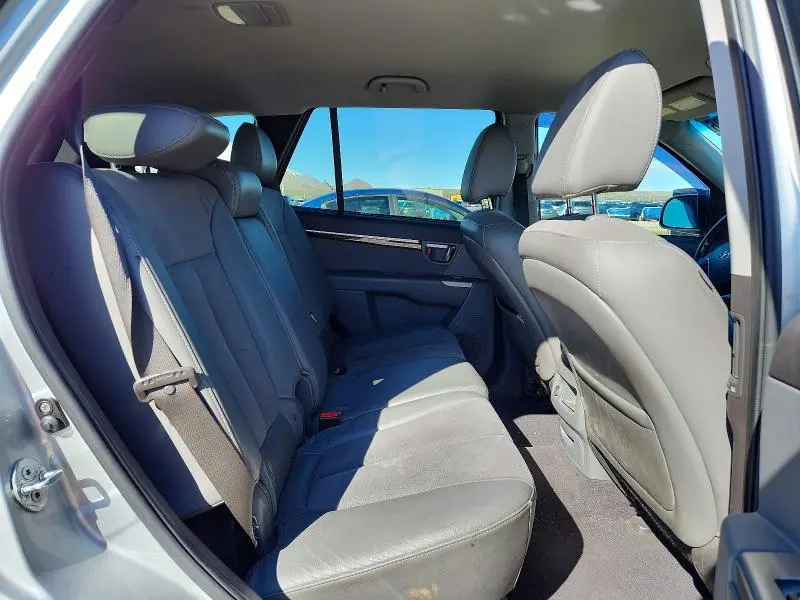 2011 HYUNDAI SANTA FE SE  