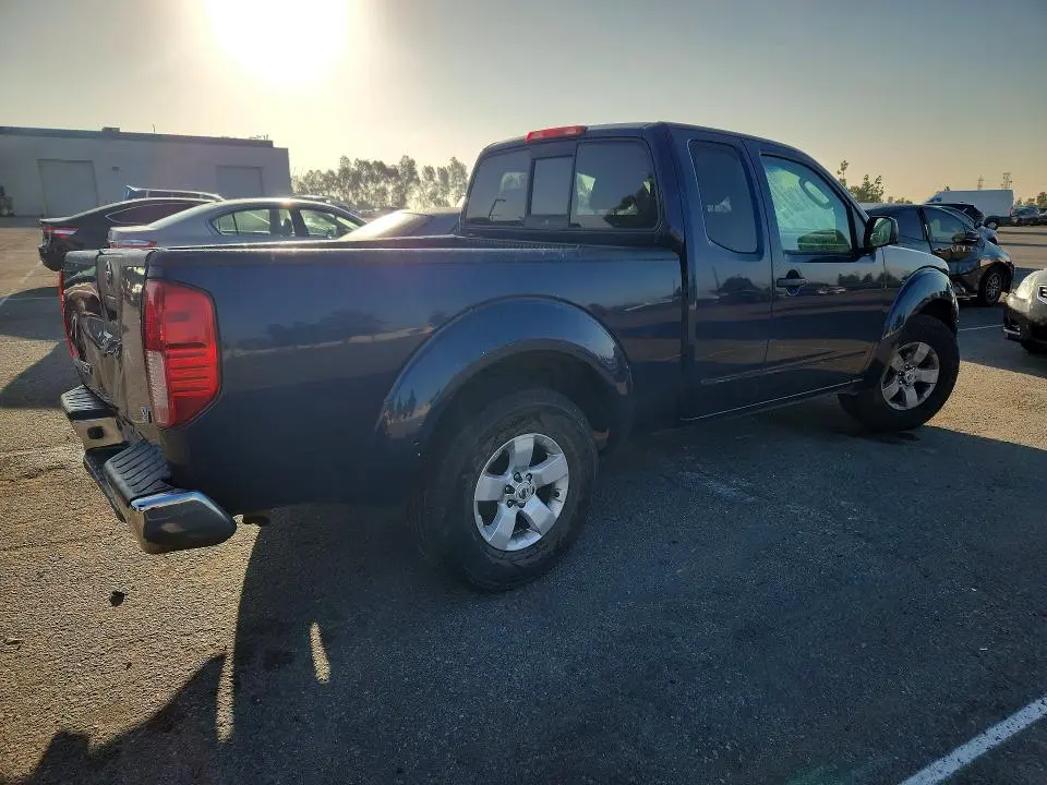 2025 NISSAN FRONTIER SV V6  