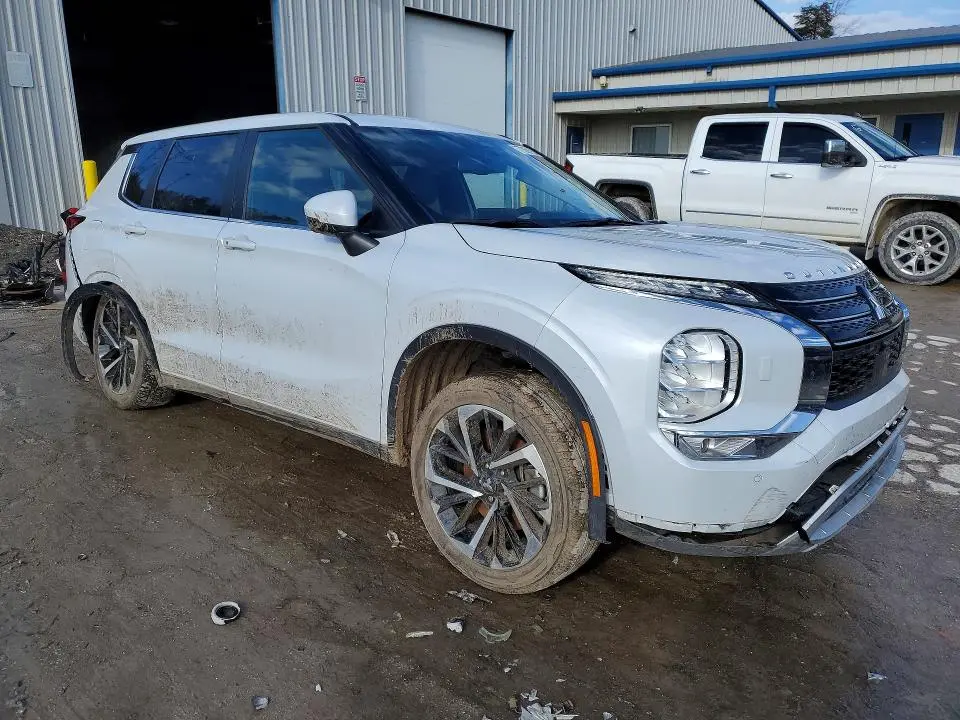 2024 MITSUBISHI OUTLANDER SE  