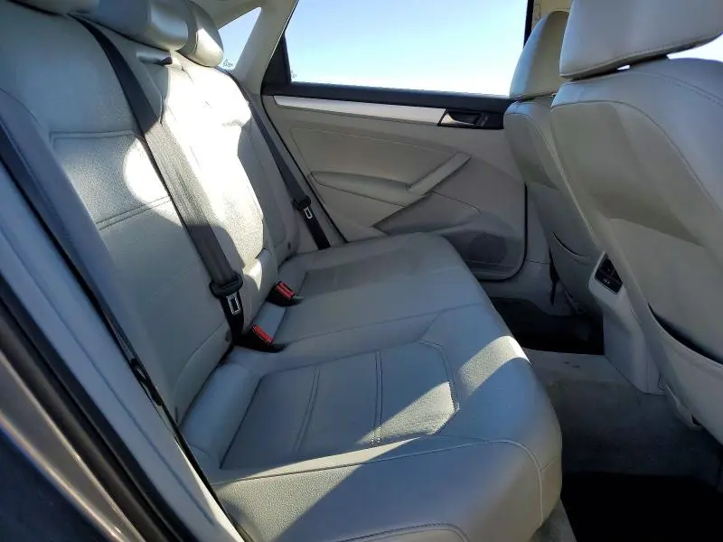 2013 VOLKSWAGEN PASSAT SE  