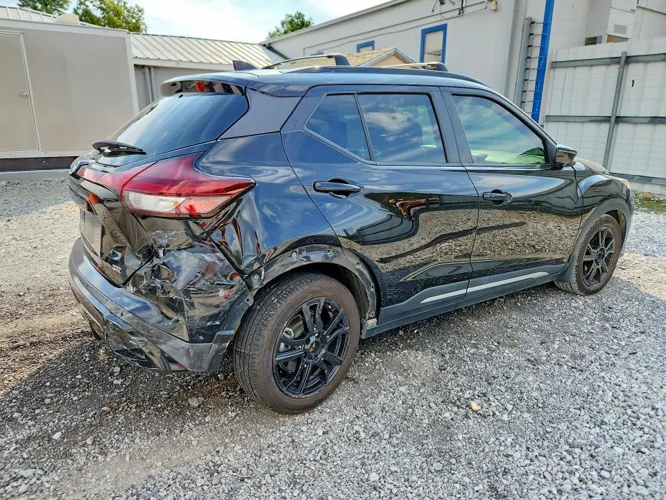 2021 NISSAN KICKS SR  