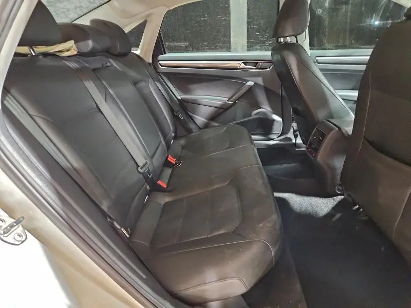 2017 VOLKSWAGEN PASSAT SE  