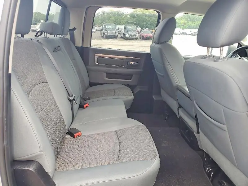 2016 RAM 1500 SLT  