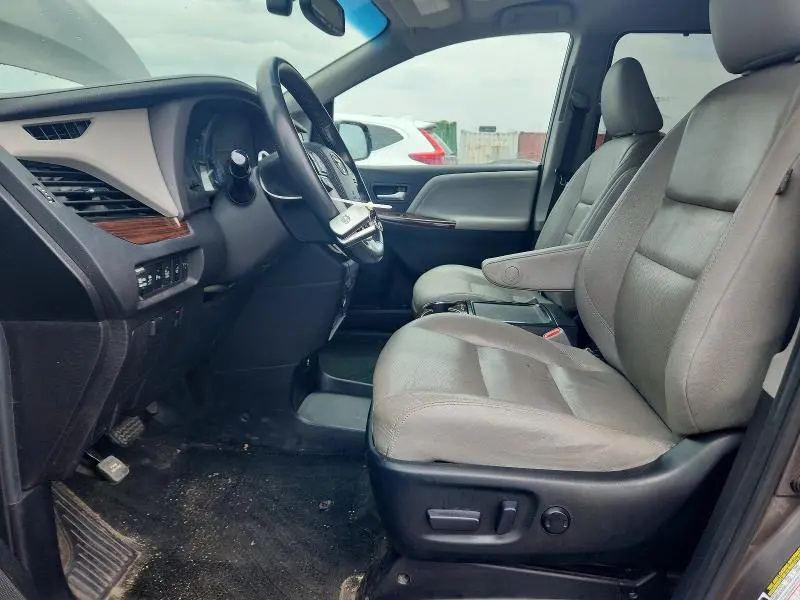 2015 TOYOTA SIENNA LIMITED PREMIUM 7-PASSENGER  