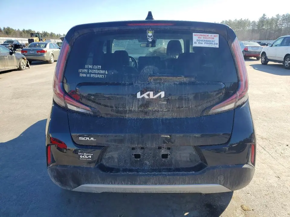 2023 KIA SOUL LX  