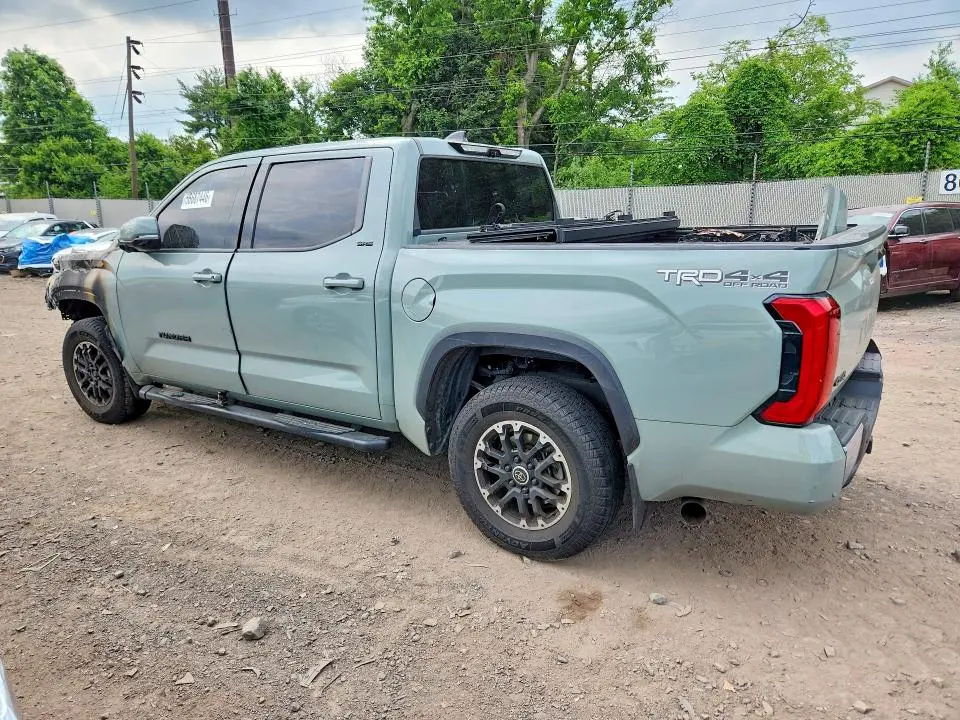 2022 TOYOTA TUNDRA SR5  