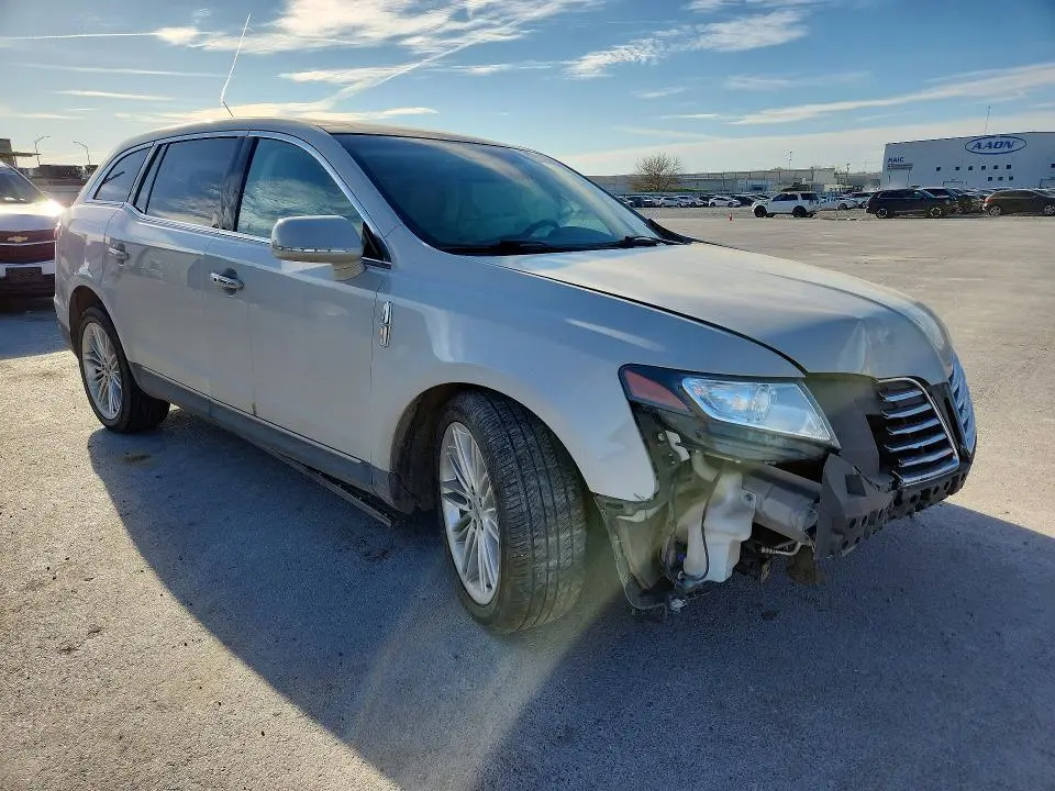 2019 LINCOLN MKT   
