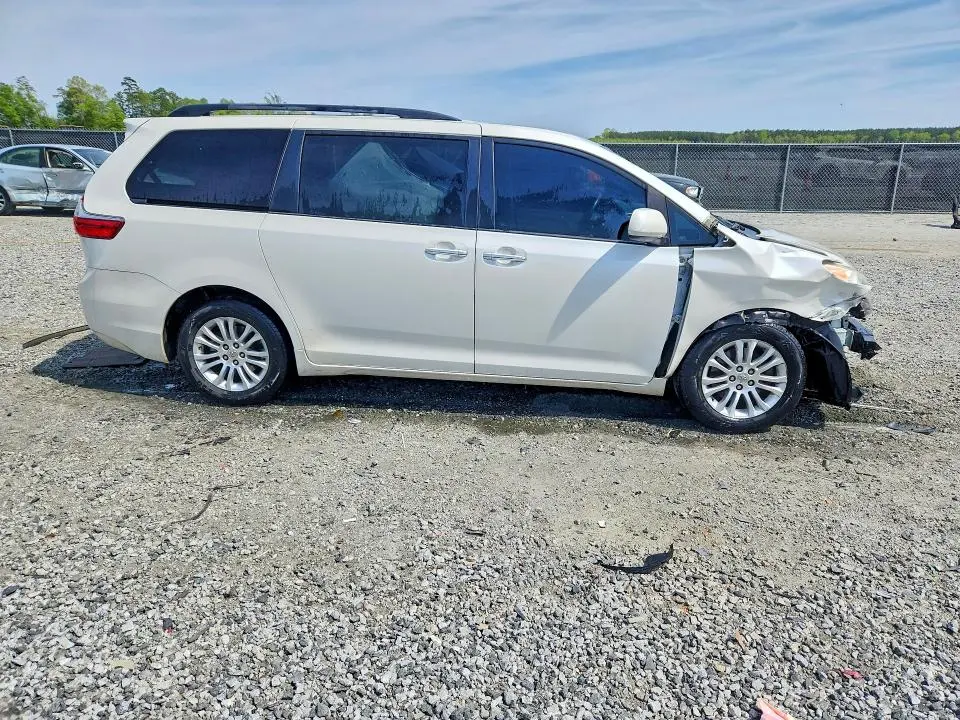 2015 TOYOTA SIENNA XLE PREMIUM 8-PASSENGER  