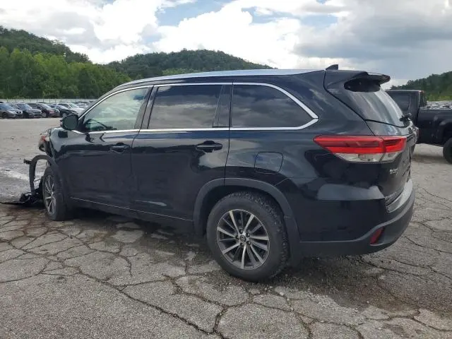 2017 TOYOTA HIGHLANDER SE  