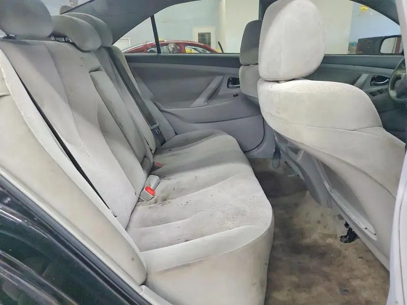 2010 TOYOTA CAMRY LE  