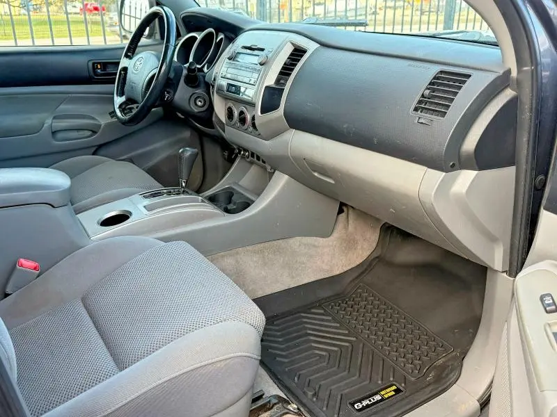 2011 TOYOTA TACOMA V6  