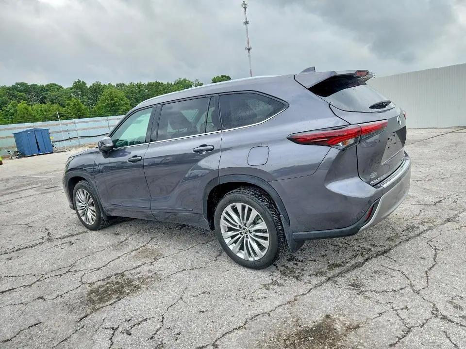 2024 TOYOTA HIGHLANDER PLATINUM  