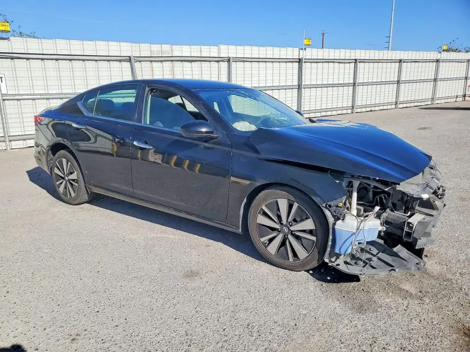 2022 NISSAN ALTIMA SV  