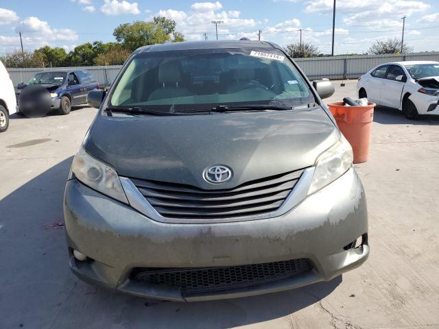 2013 TOYOTA SIENNA XLE