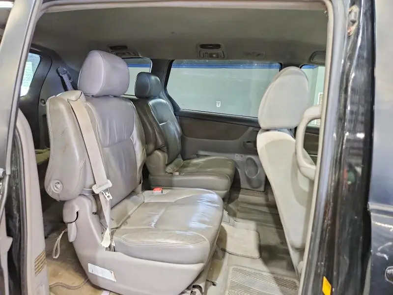 2010 TOYOTA SIENNA LE  