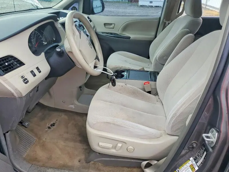 2012 TOYOTA SIENNA LE  