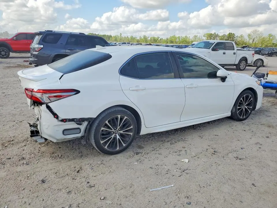 2019 TOYOTA CAMRY SE  