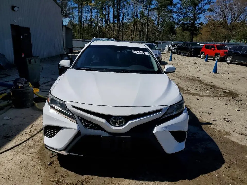 2019 TOYOTA CAMRY SE  