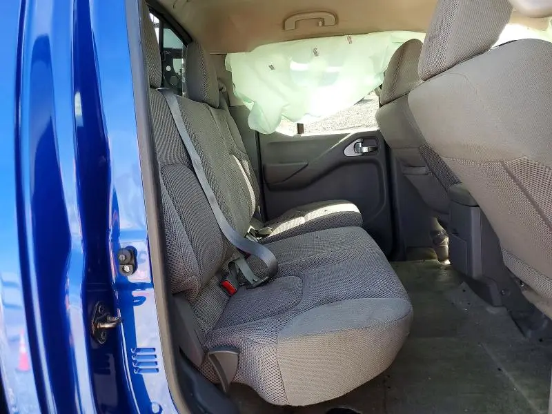 2015 NISSAN FRONTIER SV  