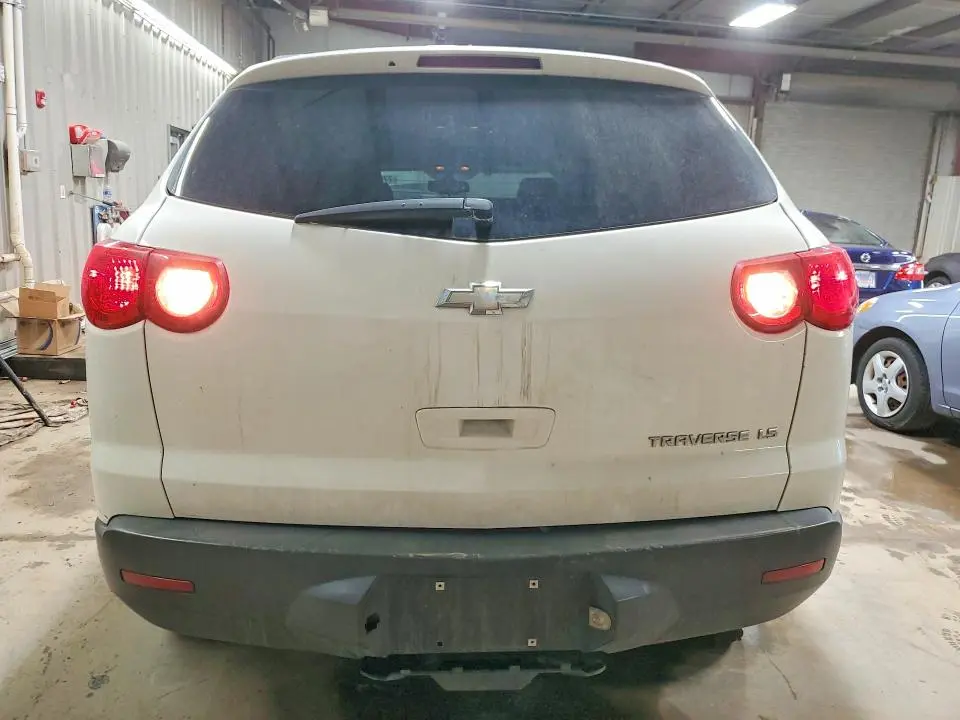 2011 CHEVROLET TRAVERSE LS  