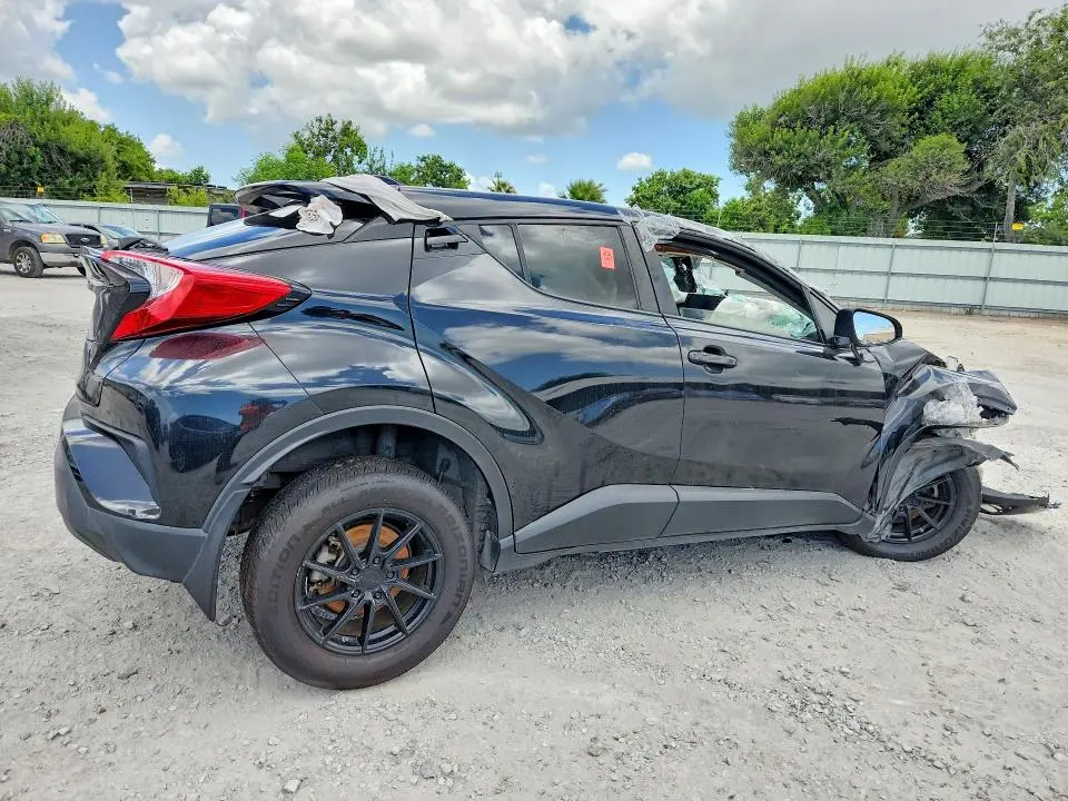 2021 TOYOTA C-HR LE  
