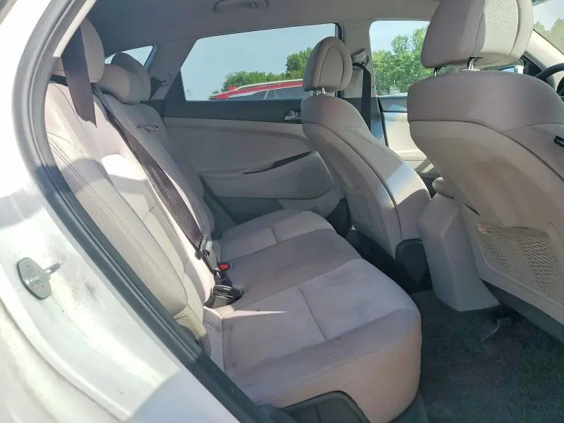 2016 HYUNDAI TUCSON SE  