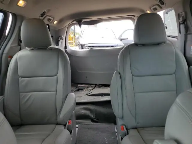 2016 TOYOTA SIENNA XLE  