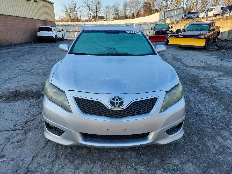 2011 TOYOTA CAMRY SE  