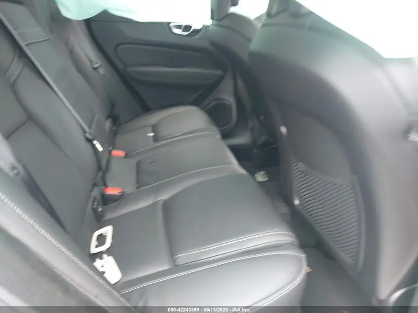 2022 VOLVO XC60 B6 INSCRIPTION